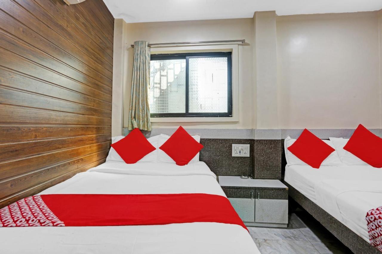 Oyo 84398 Maroshi Residency Bombaim Exterior foto