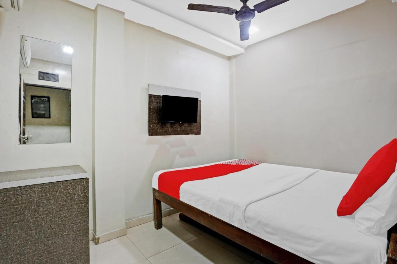 Oyo 84398 Maroshi Residency Bombaim Exterior foto