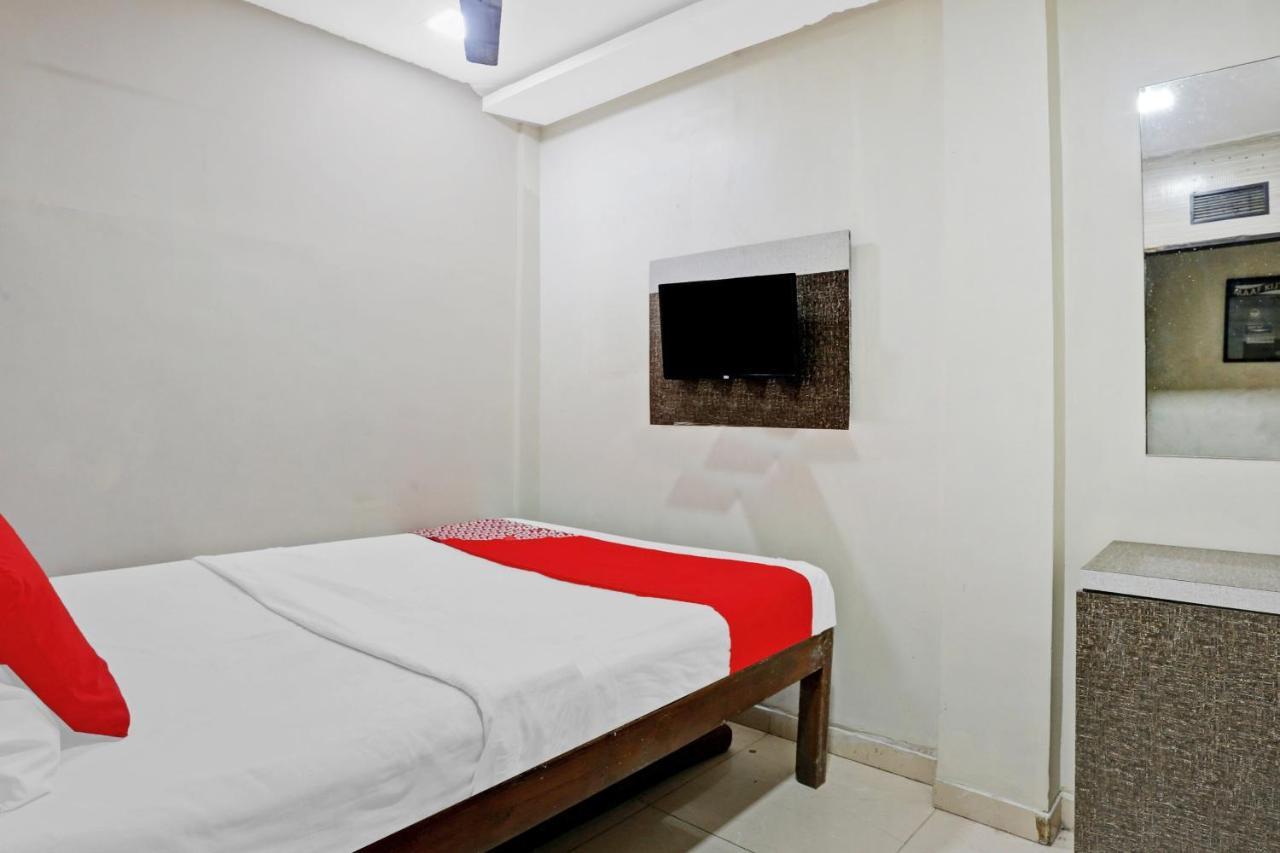 Oyo 84398 Maroshi Residency Bombaim Exterior foto